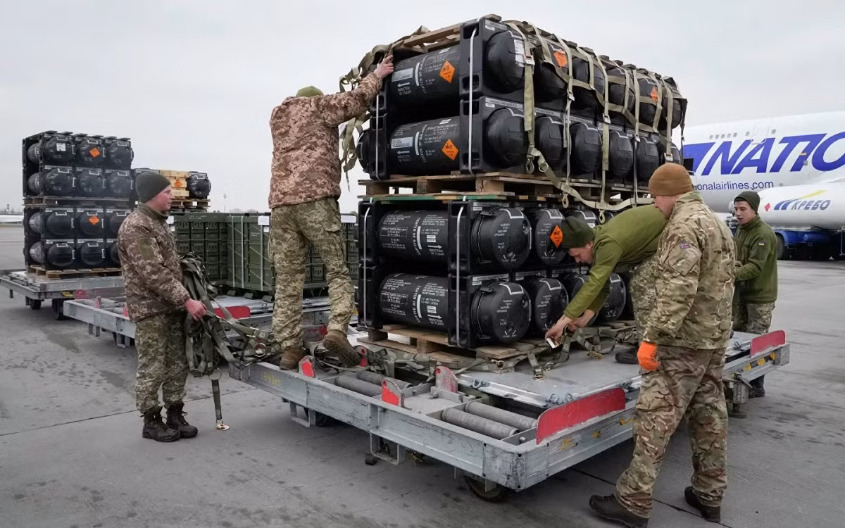 NATO so lo bi mat vu khi vien tro cho Ukraine vao tay Nga