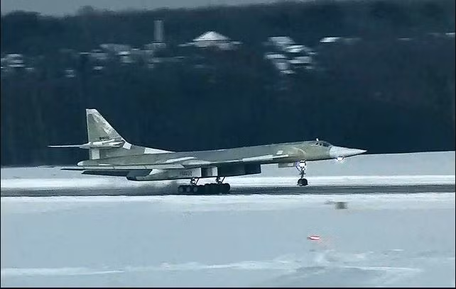 Bằng chứng gián tiếp là máy bay Tu-160 đã ngừng sản xuất suốt 23 năm nay đã được sản xuất trở lại. Máy bay ném bom Tu-160M đầu tiên của lô sản xuất mới đã hoàn thành chuyến bay thử nghiệm vào tháng 1/2022. Khởi động lại việc sản xuất máy bay ném bom cũ, có thể là một biện pháp khẩn cấp để giải quyết sự chậm trễ của chương trình PAK DA. 