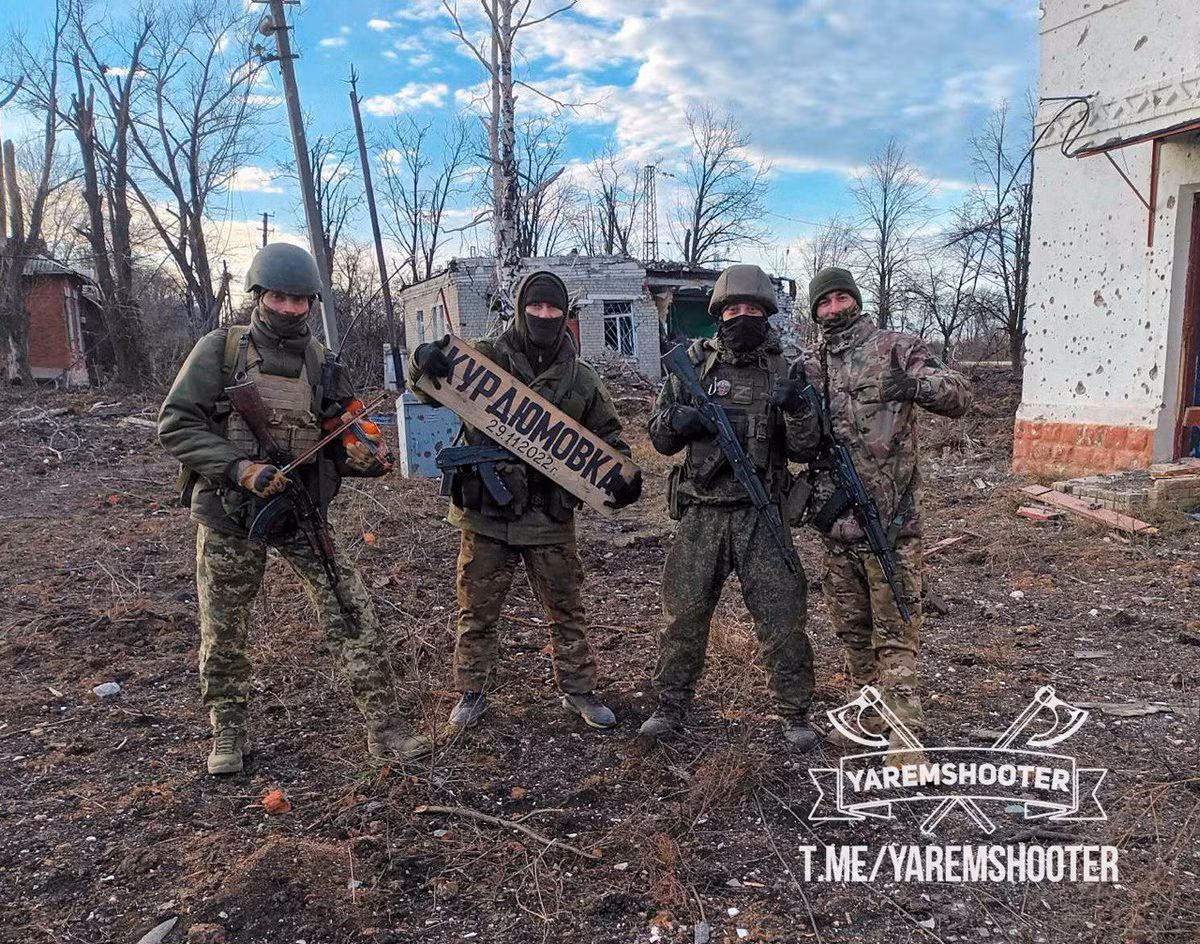Thông tin báo chí của Lực lượng dân quân Donetsk thân Nga đưa tin: “Cuộc tấn công và dọn dẹp nhà ga đường sắt Stupki ở ngoại ô phía bắc Bakhmut đã kết thúc và khu vực này hiện hoàn toàn nằm dưới sự kiểm soát của các chiến binh Wagner PMC”.