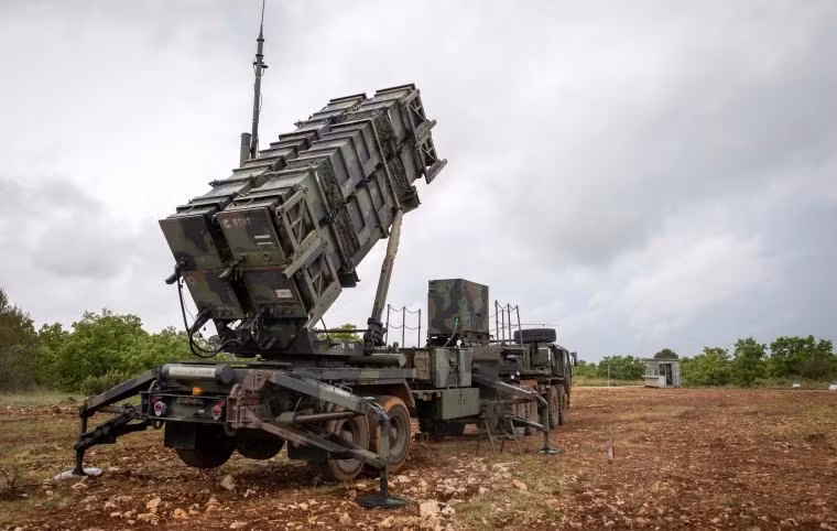 Tiếp sau đó, Ukraine đã nhận được nhiều khẩu đội Patriot từ Mỹ, Đức và Hà Lan, giúp nâng cao khả năng chống lại các mối đe dọa tấn công đường không của Nga, bao gồm tên lửa đạn đạo và máy bay; với nhiều thông tin xác nhận, AFU đã bắn hạ thành công một số tên lửa của Nga, bằng tên lửa Patriot.