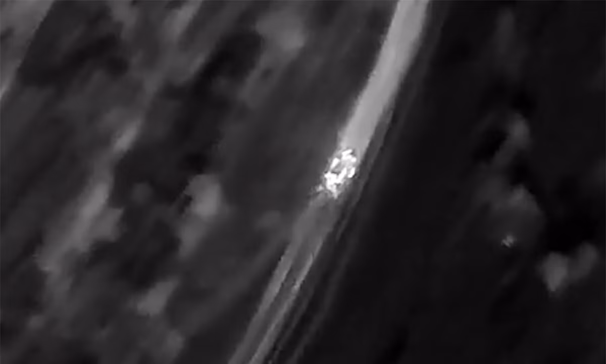 Trong trận tấn công vào Toretsk, quân Ukraine đã bộc lộ những sai sót trong phòng thủ, do vậy Quân đội Nga nhanh chóng nắm bắt cơ hội, tận dụng sự nhanh nhẹn của các đội xe mô tô và xe địa hình ATV, để tấn công nhanh vào tuyến phòng thủ yếu kém của quân Ukraine và chiếm các vị trí quan trọng.