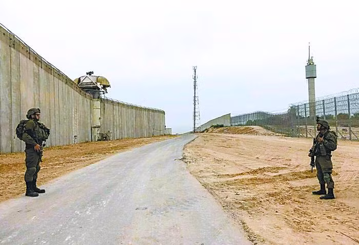 Để đối phó với cuộc đột kích quy mô lớn do Hamas phát động, hãng tin Mỹ CNN ngày 8/10 đã có bài khiến dư luận đặt câu hỏi: Tại sao các biện pháp an ninh biên giới phức tạp của Israel không có tác dụng?