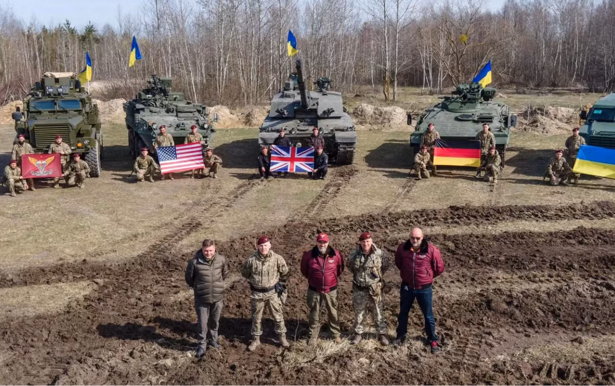 Anh đã công bố kế hoạch viện trợ 14 xe tăng Challenger-2 cho Ukraine vào ngày 16/1/2023. Sau đó đã có thông tin về việc London tăng gấp đôi số lượng Challenger-2 viện trợ cho Kiev. Tuy nhiên, 14 chiếc Challenger-2 với một cuộc chiến tổng lực như tại Ukraine không phải là nhiều, nên không thể tạo ra sự khác biệt. 