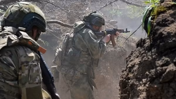 Hiện Cụm quân phía Đông (Cụm Vostok) vẫn giữ được thế chủ động, bất chấp sự kháng cự ngoan cường của AFU. Kênh Telegram Voin DV giải thích: "Những người lính Viễn Đông tiếp tục chiến thuật đột phá theo các nhóm nhỏ, đồng thời củng cố các khu vực vừa chiếm được, tạo điều kiện cho giai đoạn cuối của chiến dịch là bao vây các trung tâm kháng cự quan trọng của AFU".