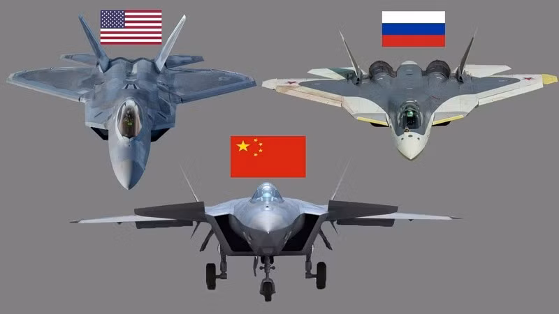 Cũng theo tạp chí Mỹ, mặc dù cả J-20 và Su-57 đều không có khả năng tàng hình đặc biệt so với các máy bay chiến đấu thế hệ thứ năm của Mỹ (?); nhưng máy bay Trung Quốc lại chú trọng các biện pháp giảm tiết diện radar hơn so với máy bay Nga.