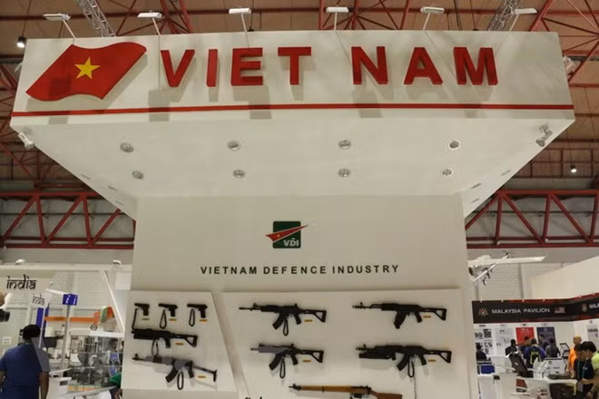 Bởi lẽ, lần đầu tiên sản phẩm vũ khí do công nghiệp quốc phòng Việt Nam sản xuất, đã chính thức có mặt trong một hoạt động giao thương tầm cỡ khu vực và thế giới.