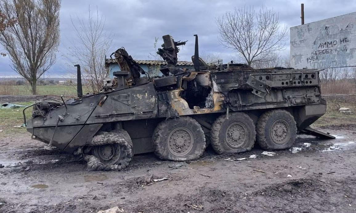 Trang web Bulgarian Military cho biết, Mỹ cũng đang viện trợ thêm xe bọc thép Stryker cho Quân đội Ukraine; thông tin mới nhất cho biết, có hơn 400 xe Stryker đã được chuyển giao cho Quân đội Ukraine, tăng đáng kể so với 189 xe được cung cấp trước đó (tính đến ngày 21/10).