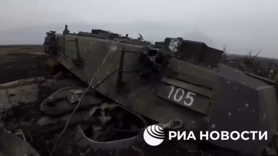 Bohnert nói: “Chúng ta phải hiểu rằng, mọi xe tăng Abrams và cả chiến đấu cơ F-16 được bàn giao cho Ukraine, nếu có chiếc nào sống sót trong chiến đấu, thì có lẽ chúng đã không được sử dụng đúng mức”. 