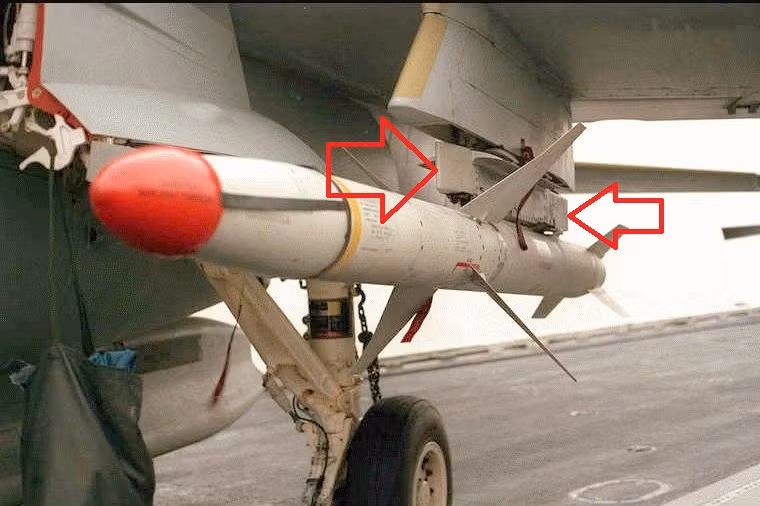 Bệ phóng tên lửa LAU-118/A được sử dụng để phóng tên lửa chống bức xạ AGM-88 HARM từ các máy bay như F-16 và F/A-18. LAU-118/A cung cấp giao diện cơ và điện giữa máy bay và tên lửa. Thông qua giao diện này, HARM có thể giao tiếp với bộ thu cảnh báo radar (RWR) của máy bay và máy tính phóng của máy bay.
