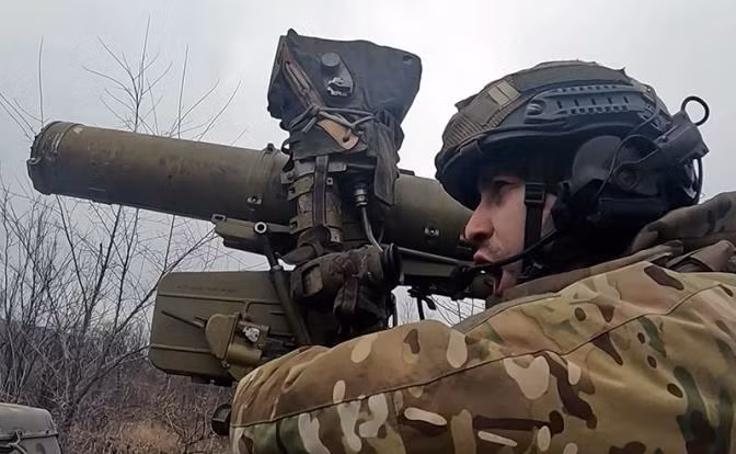 Một thực tế là ở Ocheretino, Quân đội Ukraine chưa xây dựng được hệ thống công sự chiến đấu phòng ngự nhiều lớp, giống như ở Avdiivka hoặc như ở Rabotino. Điều này có thể cho thấy quân Ukraine đã không lường trước được bước tiến nhanh chóng của quân Nga theo hướng này. 