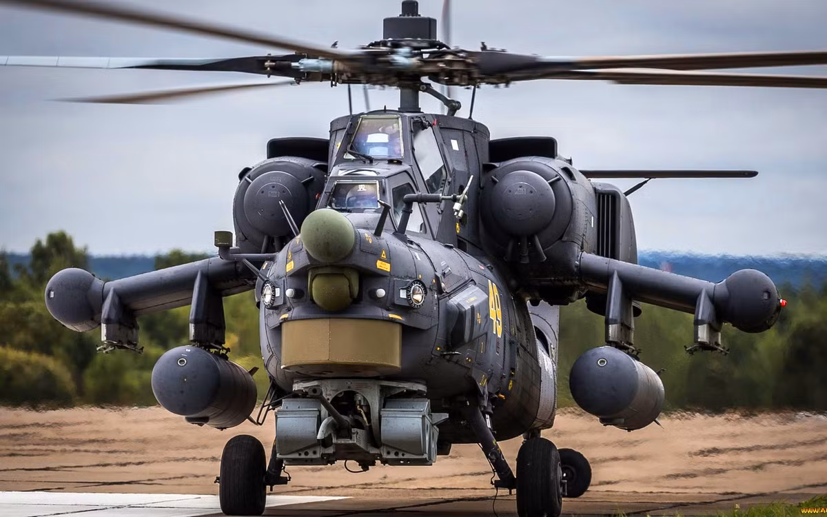 Trọng lượng của trực thăng vũ trang MI-28N tương đối nặng, tới 8.000 kg, nhưng nó có khả năng mang vũ khí ấn tượng tới 2.300 kg. Hơn nữa, không thể bỏ qua khả năng chứa nhiên liệu của nó, với lượng nhiên liệu đáng chú ý là 1.500 kg, được chứa được trong thân máy bay.