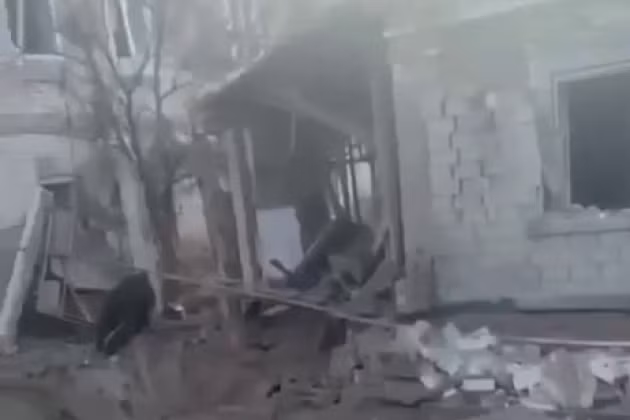 Cùng lúc đó, Sư đoàn bộ binh cơ giới cận vệ số 144 của Quân khu Leningrad của Quân đội Nga cũng xuất hiện ở khu vực xung quanh Suja. Sau khi quân Ukraine tiến vào thị trấn Suja, họ đã bị Quân đội Nga bao vây và không thể nhận được quân tiếp viện và hậu cần.
