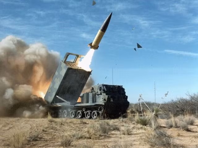 Hàm ý của Tổng thống Nga đó là các nước NATO gián tiếp hỗ trợ Quân đội Ukraine chống lại Nga, do vậy Tổng thống Putin cũng nói rằng, ông sẽ không loại trừ việc sử dụng vũ khí hạt nhân và tất cả các biện pháp khác, để bảo vệ an ninh của Nga.