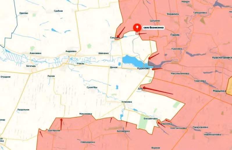 Trong khi đó, Cụm quân Trung tâm của Nga đã hoàn thành chiếm làng Voznesenka phía bắc và cách thành phố Kurakhove 6 km. Hiện Quân đội Nga đang dồn lực lượng để dứt điểm làng Sontsivka. Việc quân Nga chiếm được Voznesenka, giúp họ có thể căn chỉnh hai bên sườn và tăng tốc tiến hành bao vây Kurakhove. 