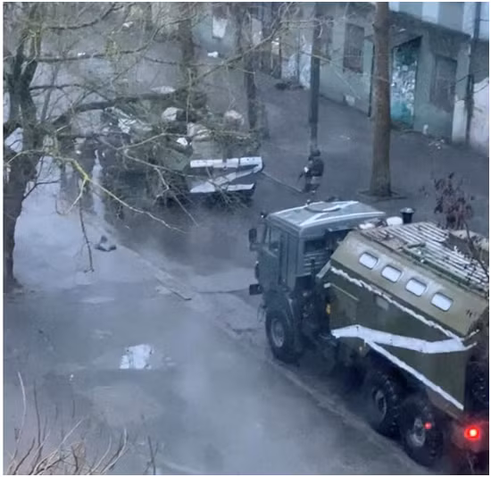 Vào ngày 3/3, cuộc chiến tổng lực ở Kyiv được nhiều người mong đợi vẫn chưa bắt đầu; nhưng tin tức nóng bỏng về bước tiến lớn của quân đội Nga, lần lượt đến từ mặt trận phía nam. 