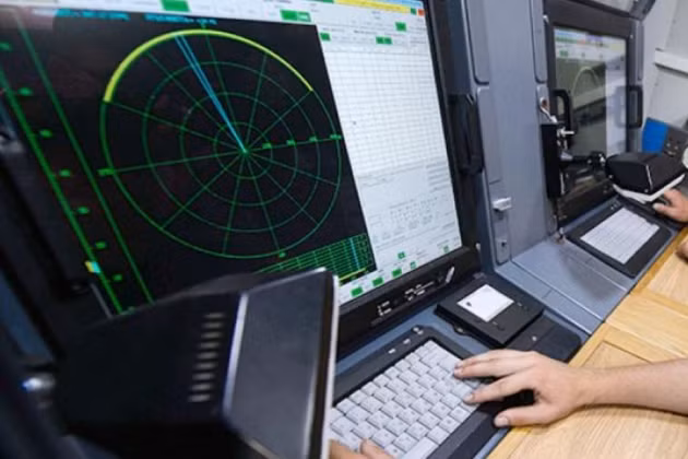 Còn theo thông tin mới nhất, tên lửa hành trình chống radar AGM-88 mà Ukraine sử dụng ở khu vực Kherson, đã bị vô hiệu hóa bởi tổ hợp tác chiến điện tử của Nga, khiến hệ thống dẫn đường của tên lửa ngừng hoạt động, do đó tên lửa không thể đánh trúng mục tiêu.