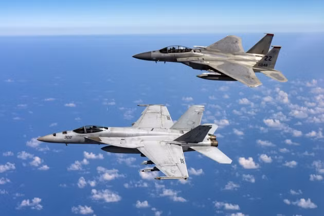 Các máy bay chiến đấu F-15 của Mỹ, đóng tại căn cứ không quân Lask của Ba Lan, sẽ tham gia tuần tra trên không phận Ukraine nếu cần thiết. Thông tin về chủ đề này đã được lên tiếng bởi Thomas Newdick, nhà báo chuyên mục người Mỹ.