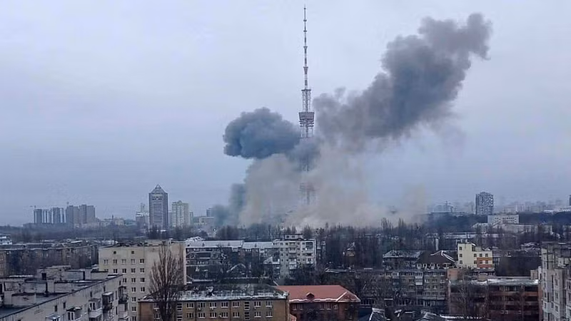 Ngày 7/6, một vụ tấn công rất đáng chú ý đã xảy ra ở Ukraine, khi Quân đội Nga tấn công vào các đầu mối đường sắt, kho tàng và các doanh nghiệp Ukraine, chịu trách nhiệm sửa chữa xe bọc thép tại các quận Dniprovsky và Dniprovsky tại thủ đô Kiev.