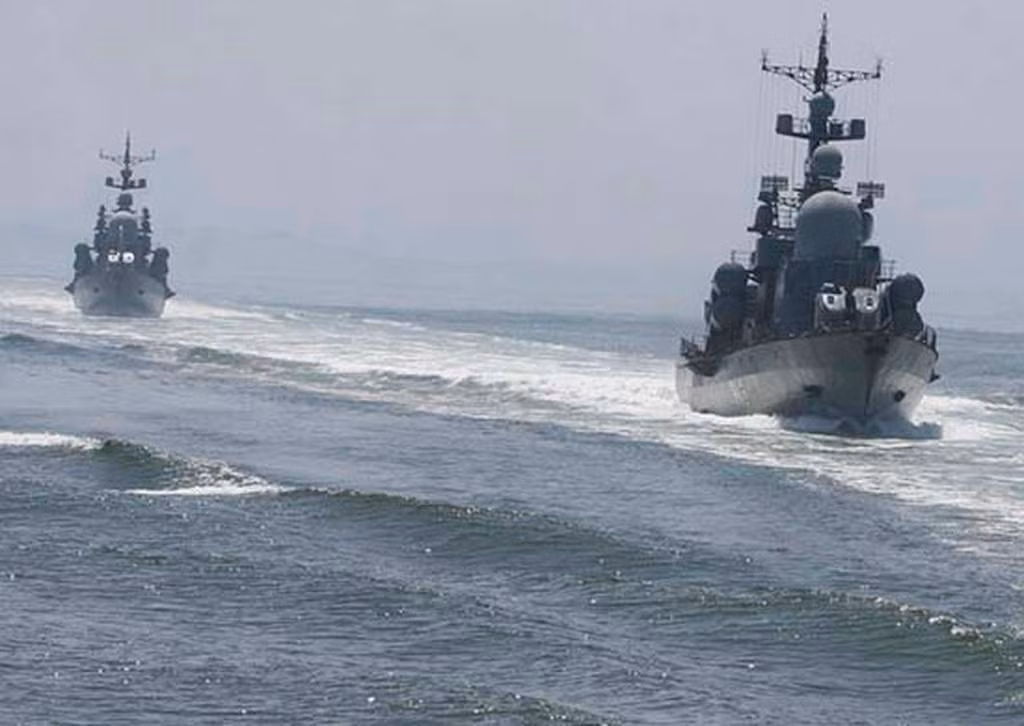 Interfax cũng dẫn lời ông Gadzhimagomedov khẳng định rằng, Nga hoàn toàn có khả năng đối phó tương xứng với hạm đội Mỹ ở Biển Đen, cũng như ở trên Biển Baltic. Nguồn ảnh: Pinterest.