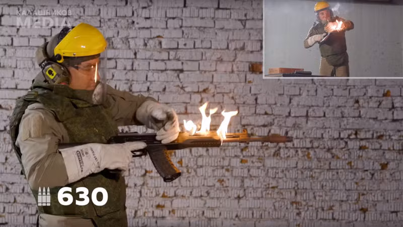 Mẫu AK-12 đời đầu đã không hoàn thành được các bài thử nghiệm quân sự khắc nghiệt. Đồng thời những ý kiến của các tướng lĩnh cao cấp của Bộ Quốc phòng Nga cho rằng, “tin cậy mới là yếu tố quan trọng nhất của mẫu súng trường tiến công, còn những thiết kế khác là không cần thiết và chỉ làm tăng giá thành sản xuất”.