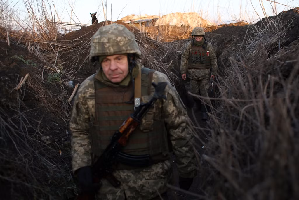 Nếu thành phố Mariupol, Quân đội Ukraine còn có thể cầm cự hơn một tháng, thì ở Sieverodonetsk và Lisichansk, dù rất cố gắng, nhưng Quân đội Ukraine chỉ có thể cầm cự được một tuần.