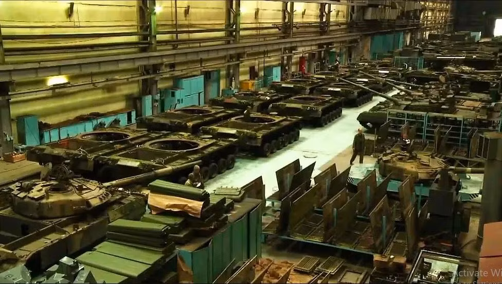 Để đạt được mục tiêu này, Quân đội Nga đã tháo dỡ 7.500 nòng pháo từ thời Liên Xô còn trong kho. Tuy nhiên, những nòng pháo thời Liên Xô này đã không được bảo trì từ lâu và chúng đều là những nòng cũ, có tuổi thọ ngắn.