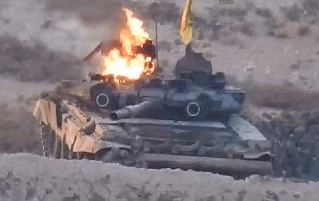Tổn thất đầu tiên với xe tăng T-90 xảy ra vào mùa hè năm 2016, khi chiếc xe này bị phiến quân bắt sống. Đến tháng 9/2017, chính chiếc xe T-90 bị phiến quân bắt giữ này, bị một chiếc T-72 của Quân đội chính phủ Syria bắn hạ bằng một quả đạn xuyên giáp trúng vào sườn xe; xe bị phá hủy.