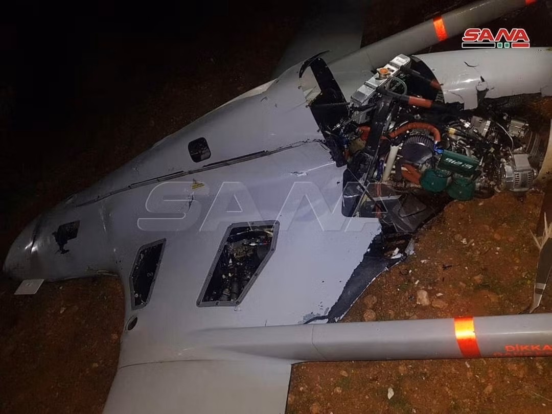 Tờ Tango Six viết: “Có những thông tin cho thấy, UAV TB2 của Azerbaijan và Thổ Nhĩ Kỳ đã bị rơi xuống không rõ lý do, và không có dấu hiệu bị trúng đạn của hệ thống phòng không.