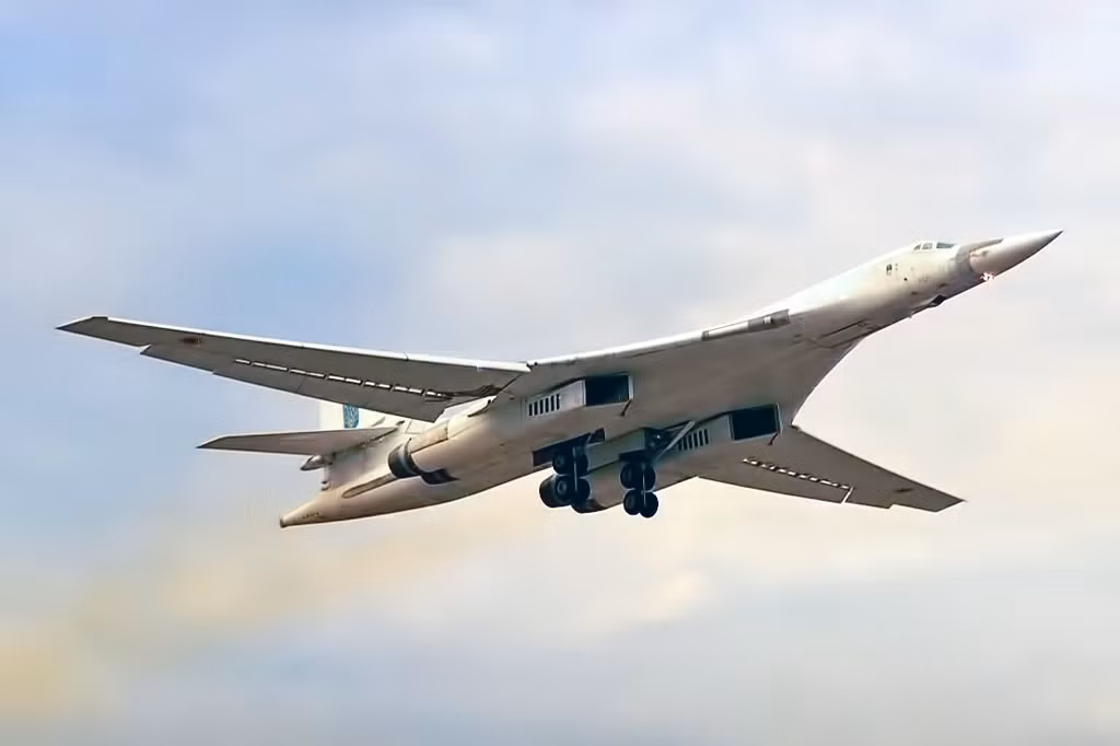 Tuy nhiên, nền kinh tế của Ukraine thực sự không thể “nuôi” được nhiều máy bay chiến đấu như vậy. Để giảm bớt áp lực kinh tế, Không quân Ukraine đã xuất khẩu một số lượng lớn máy bay sang các nước thế giới thứ ba, hoặc "trả lại" những chiếc máy bay “không cần thiết” cho Nga.