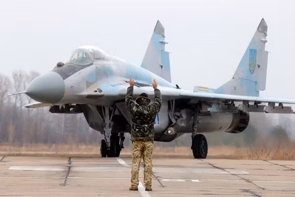 Trong 10 tháng sau khi xung đột Nga-Ukraine nổ ra, quân đội Ukraine đã sử dụng di sản lực lượng không quân khổng lồ được thừa hưởng từ Liên Xô để liên tục hỗ trợ hoạt động của 8 trung đoàn không quân hiện có, bằng tất cả những gì họ có thể.
