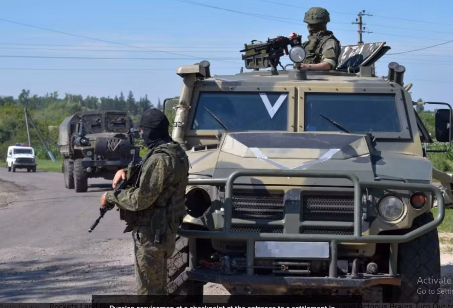Về hướng chiến dịch trung tâm Donetsk, dự kiến, Quân đội Nga sẽ tiếp tục thực hiện đột phá chiến thuật dọc theo thị trấn New York từ bên sườn và thẳng vào thành phố Toretsk; đồng thời giữ lại một lượng lực lượng dự bị nhất định cho một số hướng chiến thuật khác, có thể là Zaporozhye hoặc khu vực giữa Kharkov và Lugansk. 