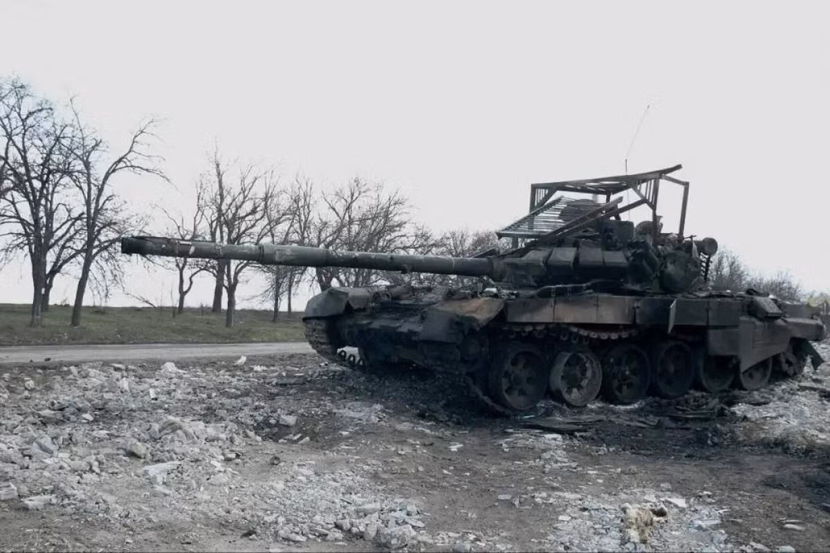 Với loại mái che, Quân đội Nga hy vọng có thể chống lại tên lửa chống tăng "Javelin", nhưng bởi vì hiệu quả kém, nên đã bị hủy bỏ. Tuy nhiên, mái thép kiểu giáp lồng, do quân đội Nga hàn trên nóc xe tăng hồi đầu cuộc chiến, cũng có thể phát huy tác dụng phòng vệ trước UAV cảm tử. 
