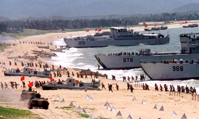 Ngoài lực lượng tàu chiến đông đảo, hải quân Trung Quốc còn được biên chế thêm 6 lữ đoàn hải quân đánh bộ (khoảng 50.000 quân) và không quân hải quân với hơn 700 máy bay các loại.