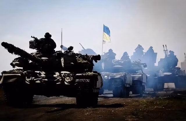 Những mũi tấn công bí mật của Quân đội Ukraine từ bên sông Zherebets về phía đường cao tốc Svatovo-Kremennaya, đã bị trinh sát mặt đất và trên không của Nga phát hiện. Sau đó quân Nga đã tổ chức trận địa phục kích, khiến quân Ukraine phải chịu nhiều tổn thất và nhanh chóng rút lui. 