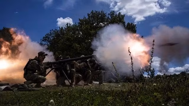 Theo hướng Starobelsky, nhóm xung kích của Quân đội Ukraine đã tiến hành một cuộc tấn công vào Nevelskoye từ hướng Berestovoye, nhưng đã bị chặn lại bởi pháo binh của Quân đội Nga; theo một số nguồn tin, quân Ukraine bị tổn thất đáng kể, hai bên rơi vào thế giằng co và không bên nào có thể tiến lên được.