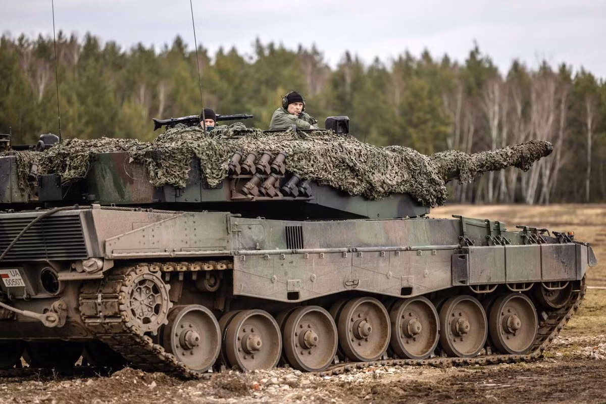 Rõ ràng là công ty Rheinmetall và chỉ huy quân đội NATO đang phân tích kinh nghiệm thu được, tính toán chi phí việc hiện đại hóa xe tăng Leopard 2 trong tương lai. Việc trang bị cho Leopard 2 hệ thống tác chiến điện tử mới, hệ thống bảo vệ chủ động và nâng cao khả năng cơ động… sẽ đòi hỏi rất nhiều thời gian và tài chính.