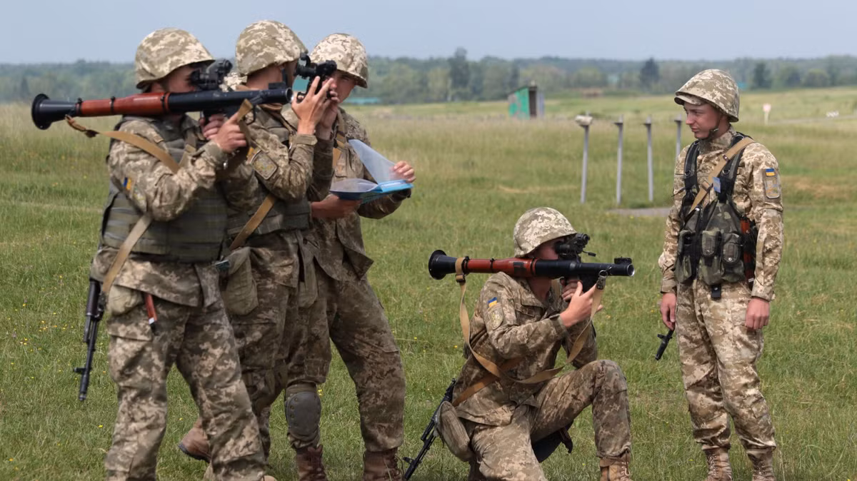 Bộ Tổng tham mưu Quân đội Ukraine đã gián tiếp xác nhận tổn thất lớn về xe bọc thép, nói rằng quân đội Ukraine hiện đang sử dụng chiến thuật tấn công theo nhóm nhỏ mà không có xe chiến đấu bộ binh và xe bọc thép chở quân; chiến thuật này cho phép tấn công với “tiến bộ nhanh hơn”, mà không quan tâm đến điều kiện thời tiết và địa hình.
