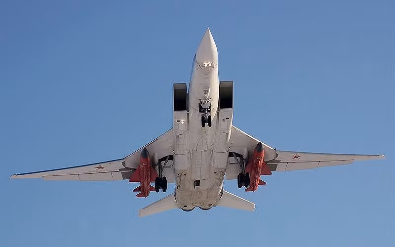 Tuy nhiên, trong cuộc thử nghiệm phóng Kh-22 tại bãi tập Chita vào tháng 9 năm 2002, tên lửa Kh-22 đã bị rơi ở Mông Cổ do hệ thống dẫn đường gặp trục trặc và phải bồi thường hàng triệu USD. Một quả Kh-22 khác cũng rơi xuống Kazakhstan, trong một cuộc thử nghiệm khác. 