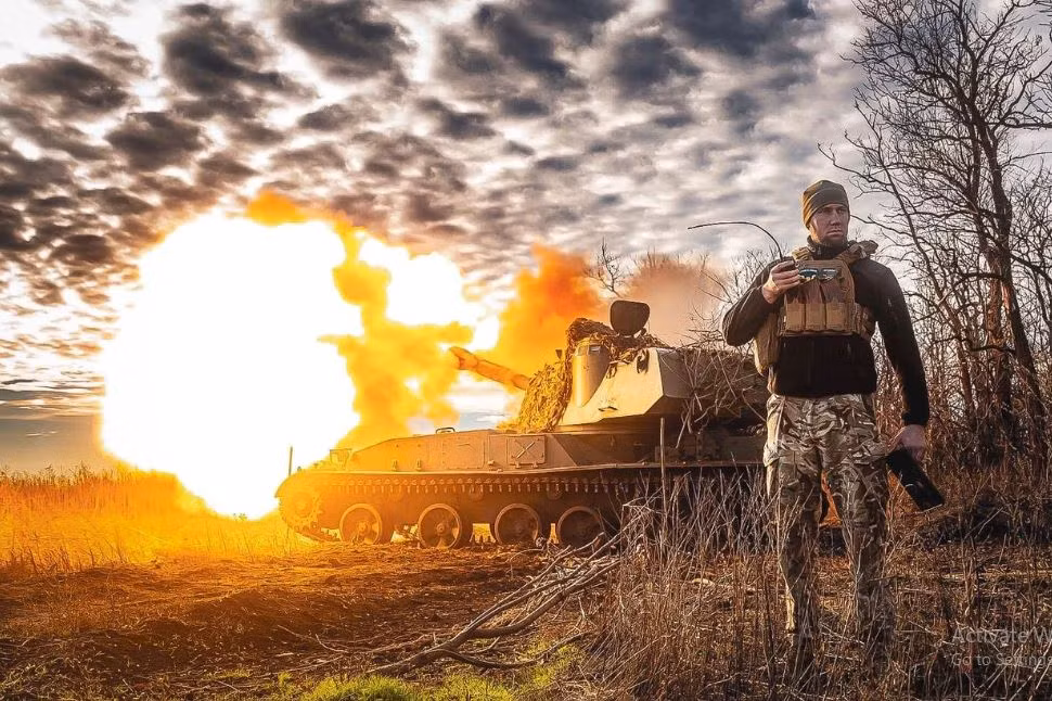 Các nguồn tin Ukraine hiện cho biết, gần Avdiivka, quân đội Ukraine đang phải vật lộn với tình trạng thiếu hụt đạn pháo đến mức đáng báo động. Chưa hết, đến mức ngay cả các loại vũ khí sử dụng loại đạn này cũng đang trong tình trạng suy giảm, độ chính xác bị ảnh hưởng đáng kể. 