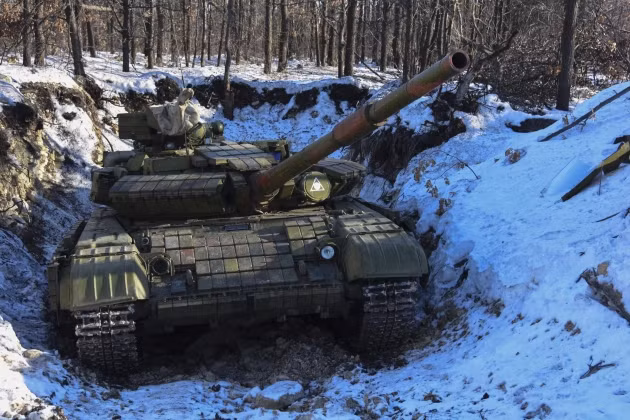Sau khi tình hình ở Donbass leo thang nghiêm trọng, nhiều đợt pháo kích của cả hai bên bắn vào nhau và liên tục tố cáo nhau vi phạm lệnh ngừng bắn; trong bối cảnh như vậy, phía Quân đội Ukraine liên tiếp chuyển thêm vũ khí đến khu vực đường giới tuyến. 
