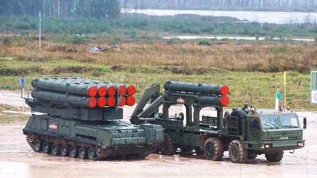 Sau khi liên tục bị UAV Ukraine tấn công, Nga bắt đầu tìm kiếm các biện pháp đối phó với UAV Ukraine. Bắn hạ UAV bằng tên lửa phòng không tất nhiên là một biện pháp, nhưng rõ ràng đó không phải là cách hiệu quả nhất. Việc dùng tên lửa chống UAV, tương tự như dùng “tên bắn ruồi”, rất tốn kém.