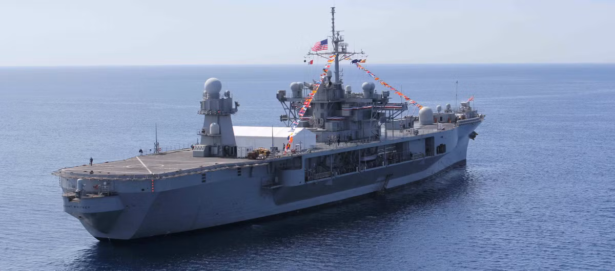 Trong bối cảnh bắt đầu một vòng xung đột ở Donbass, tàu chiến thứ hai của Hải quân Mỹ là Mount Whitney, đã đi vào khu vực Biển Đen, cùng với tàu khu trục tên lửa USS Porter, có thể được sử dụng để tấn công lãnh thổ của hai nước cộng hòa tự xưng Donetsk và Lugansk. Đáng chú ý là tàu Mount Whitney là tàu chỉ huy đổ bộ của Hải quân Mỹ.