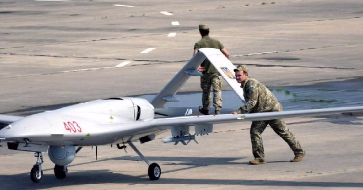 Bộ Tổng tham mưu Các lực lượng vũ trang Ukraine đã chính thức xác nhận việc sử dụng UAV TB2 trên chiến tuyến ở Donbass. Điều này xảy ra trong bối cảnh tình hình ở khu vực phía nam của Donetsk trở nên trầm trọng hơn, nơi quân đội Ukraine cố gắng chiếm ngôi làng nhỏ Staromaryevka.