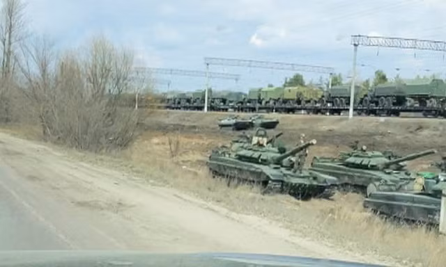 Theo tình báo Ukraine, vào cuối tháng 1, chỉ huy lực lượng dân quân ly khai đã xin Quân đội Liên bang Nga bổ sung vũ khí, cũng như phụ tùng để khôi phục, sửa chữa thiết bị quân sự cho các đơn vị của quân đoàn 1 (Donetsk) và 2 (Luhansk).