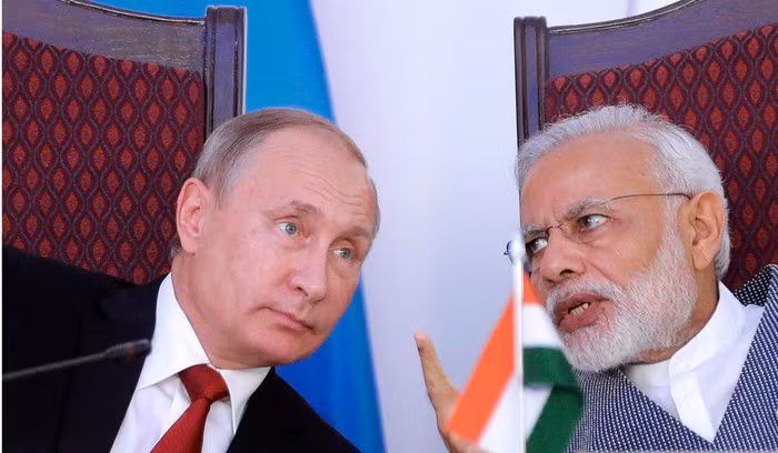 Thỏa thuận được ký kết trong bối cảnh Tổng thống Nga Putin có chuyến thăm Ấn Độ. Cho đến nay, Nga vẫn là đối tác quốc phòng trung thành của Ấn Độ và Ấn Độ đang tiếp nhận hệ thống phòng không S-400 của Nga, mặc dù điều này cũng có thể dẫn đến các lệnh trừng phạt của Mỹ.