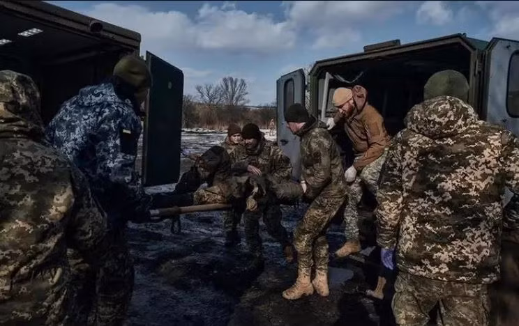 Sự giao tranh giữa hai bên ở những nơi nói trên, diễn ra vô cùng khốc liệt; cả quân Nga và Ukraine chịu tổn thất nặng nề trong chiến đấu, nên mỗi ngày cần bổ sung hàng trăm quân để duy trì sự ổn định của mặt trận.