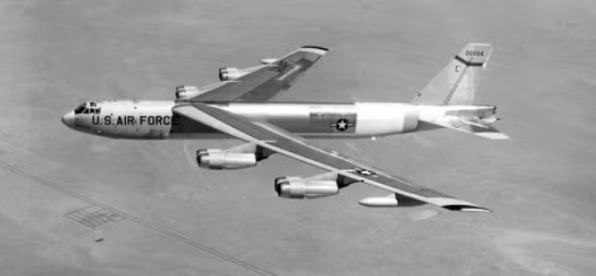 Không quân Mỹ đã lên kế hoạch nâng cấp toàn diện máy bay ném bom B-52, với bị động cơ mới, hệ thống liên lạc mới, thiết bị gây nhiễu mới, radar mới và cấu trúc thân mới. Nếu Không quân chọn loại bỏ các cảm biến thừa trên B-52, thì ngay cả vẻ ngoài của nó cũng có thể như mới.