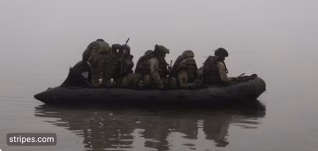 Vào đêm 21/11, quân Ukraine đã điều thêm nhiều nhóm đổ bộ vượt sông tăng cường cho đầu cầu Krynok và thậm chí còn mở rộng đầu cầu, băng qua đường và chiếm giữ khu rừng gần nhất. Mục tiêu của cuộc tấn công là tiếp cận đường cao tốc M-14 (E58); nếu thực hiện được, sẽ đe dọa nghiêm trọng cho Nga tại khu vực này.