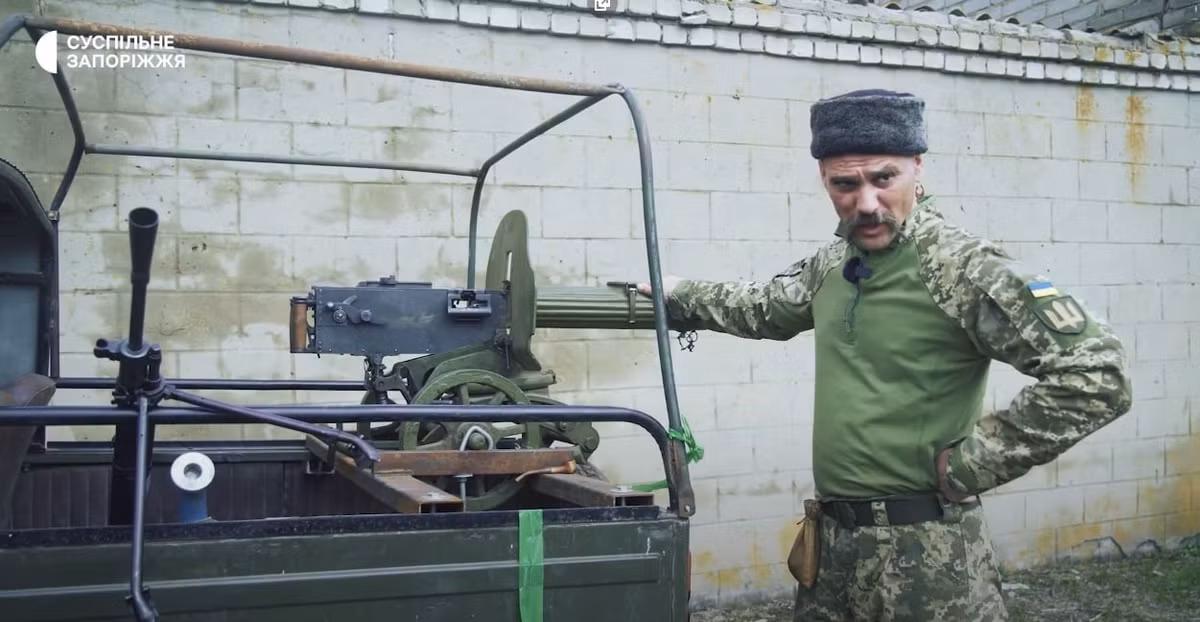 Trong cuộc xung đột Ukraine, súng máy Maxim tái xuất một lần nữa chứng tỏ việc thiếu vũ khí trầm trọng của các lực lượng vũ trang Ukraine. Loại vũ khí cổ điển này được trang bị cho lực lượng phòng vệ (hay còn gọi là dân quân tự vệ) với số lượng lớn, được lắp trên xe bán tải và các phương tiện cơ giới khác để giải quyết vấn đề khó khăn khi di chuyển.