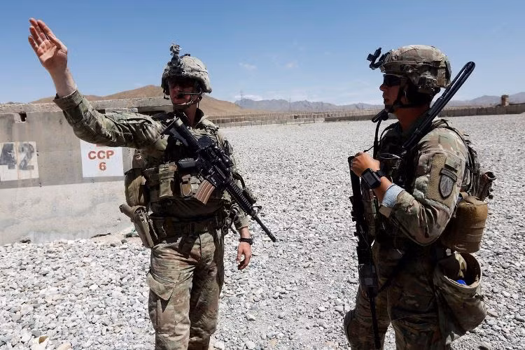 Theo thông tin từ tờ Observer.com, về vấn đề các cựu thành viên lực lượng đặc biệt Afghanistan do Mỹ và Anh huấn luyện vào Ukraine chiến đấu, người phát ngôn Nhà Trắng cho rằng, Nga phải sử dụng các biện pháp “tuyệt vọng” để chống lại các đòn phản công của Ukraine. 